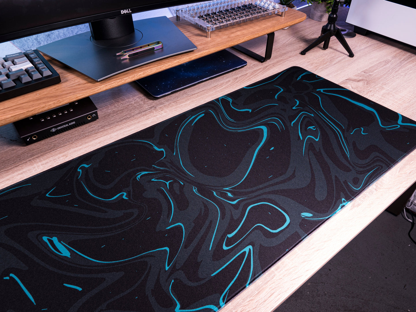 Black & White Marble Extended Desk Mat – Minimal Setup Pad